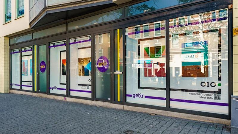 Getir, Hollanda’daki Deposunda Bir İlke İmza Attı: Vitrinlere ’Sanat’ Dokunuşu!