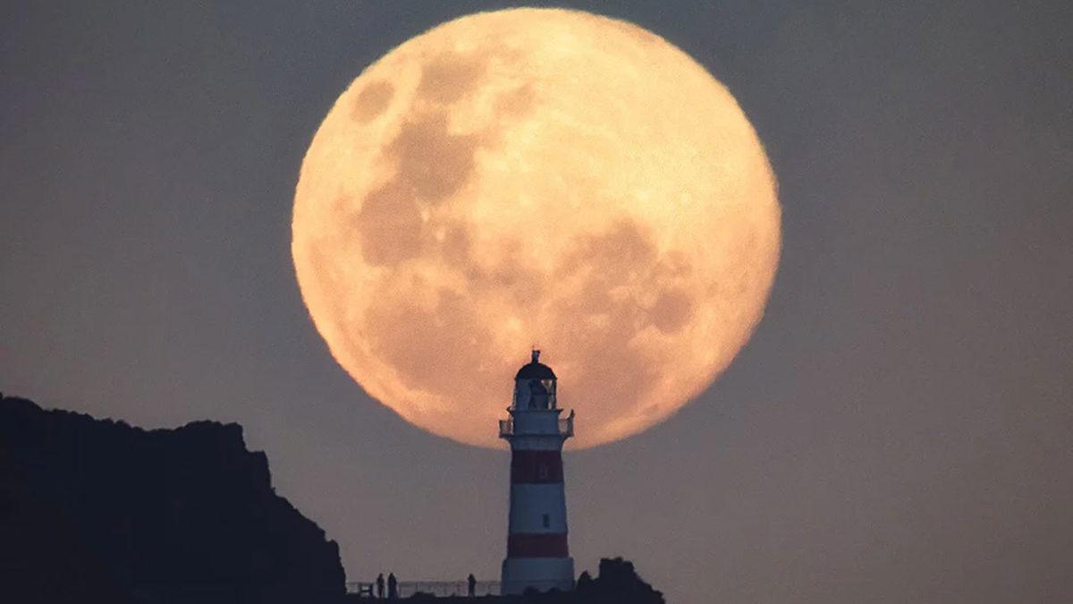 Ay’ın Bazı Fotoğraflarda DEV Gibi Gözükmesinin Asıl Sebebi