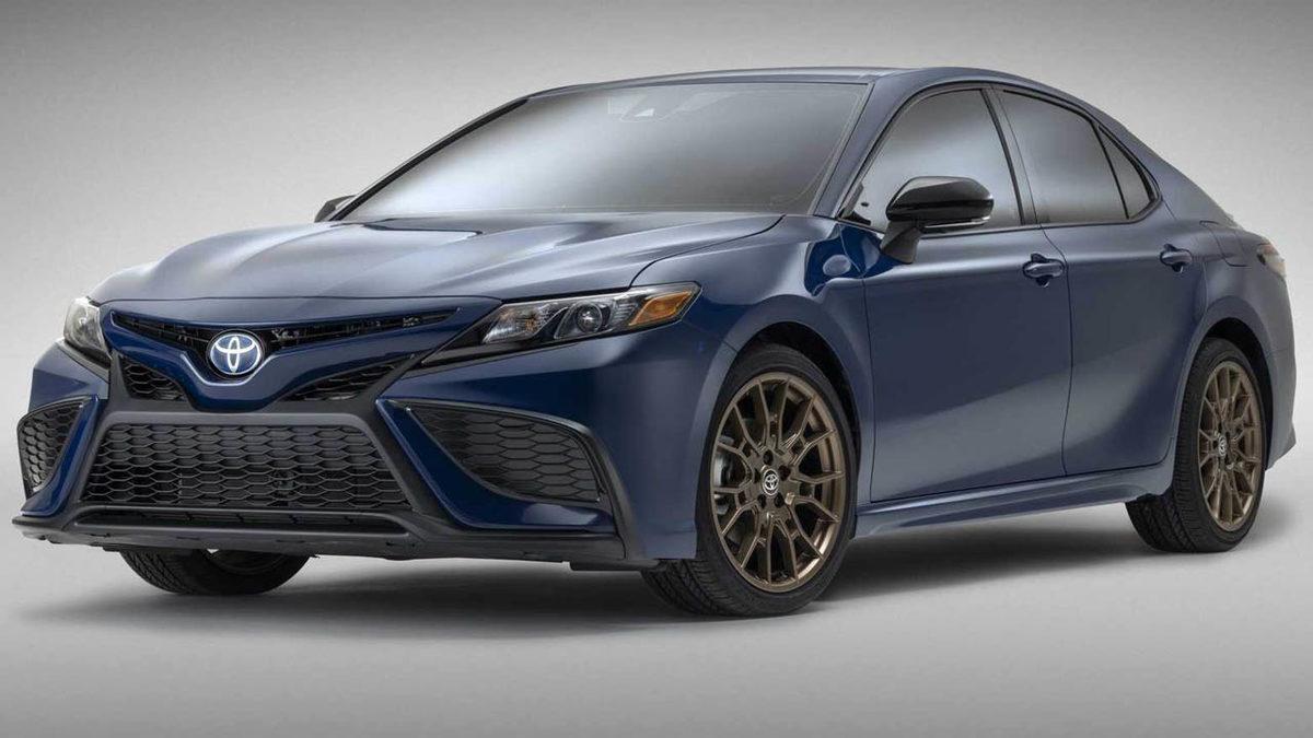 40. Yıl Özel 2023 Model Toyota Camry NSE Tanıtıldı: Passat Kadar Şık, Civic Kadar Sportif...