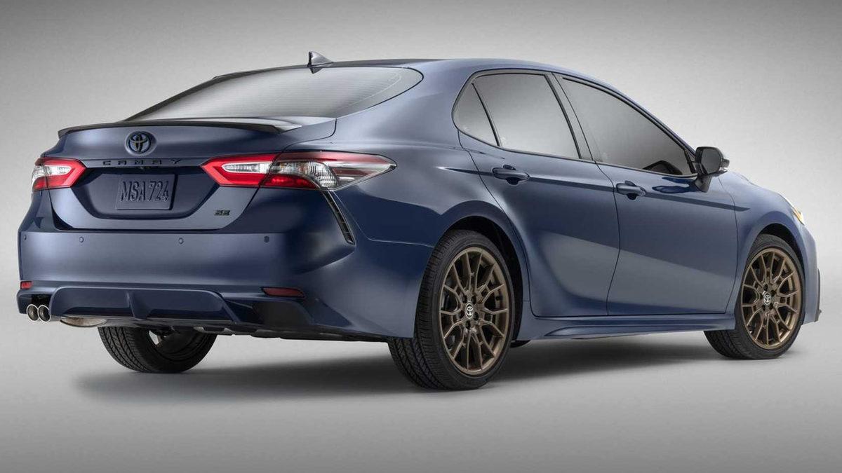 40. Yıl Özel 2023 Model Toyota Camry NSE Tanıtıldı: Passat Kadar Şık, Civic Kadar Sportif...