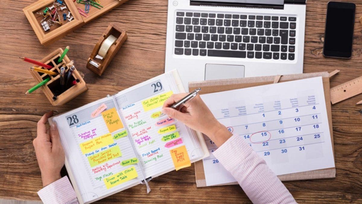 Öğrenciler Toplansın: İyi Bir Ders Çalışma Programı Nasıl Hazırlanır Adım Adım Açıklıyoruz