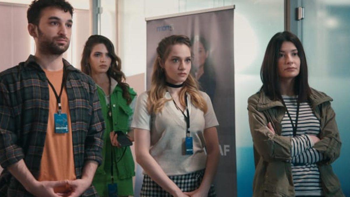 X ve Z Kuşağının Çarpışmasını Anlatacak ’Kuş Uçuşu’ Dizisinden İlk Görüntüler Paylaşıldı!