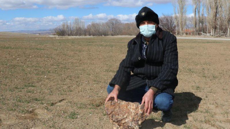 Çorumlu Çiftçi, 2 Yıl Önce Tarlasında Bulduğu Gök Taşını 180 Bin Dolara Sattı