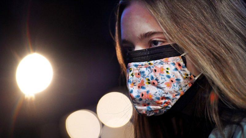 Süper Bilgisayar, Çift Kat Maskelerin Daha Fazla Koruma Sağlayıp Sağlamadığını Hesapladı