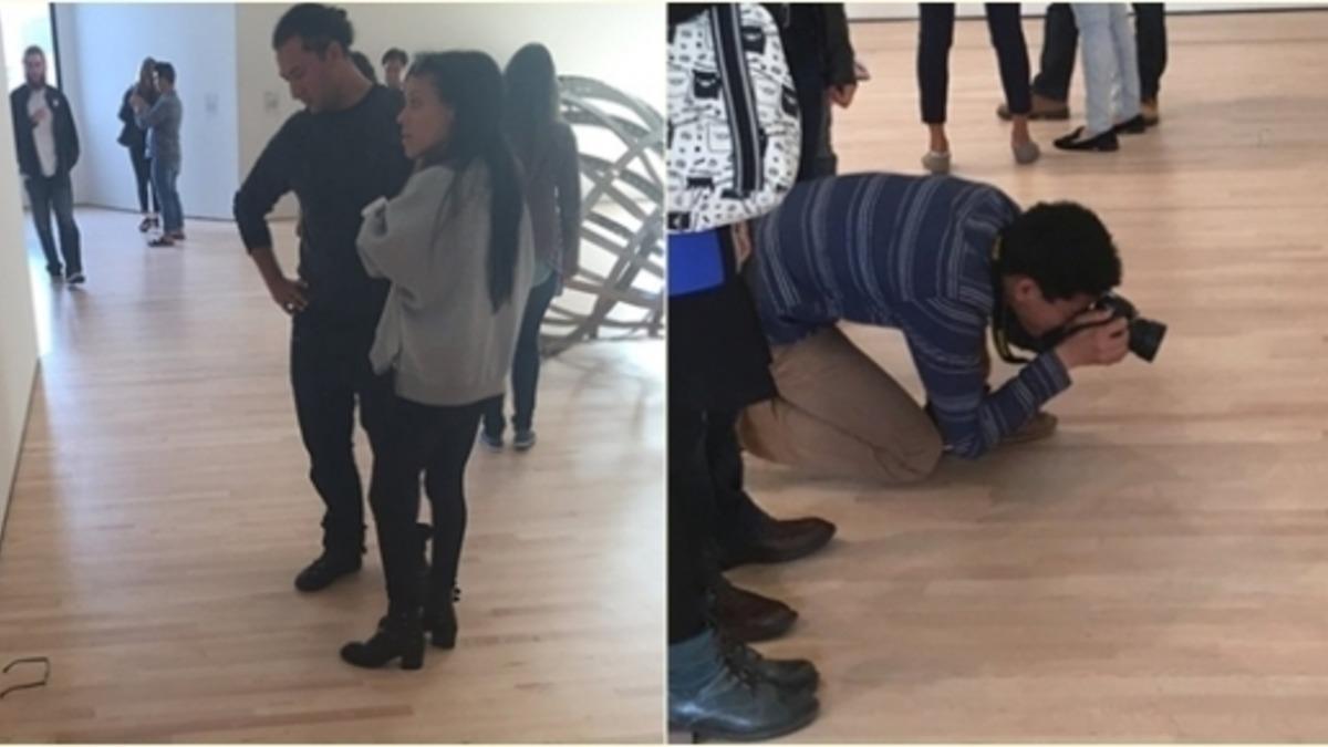 Sanat Galerisine Gözlük Bırakarak Ziyaretçileri Trollediler