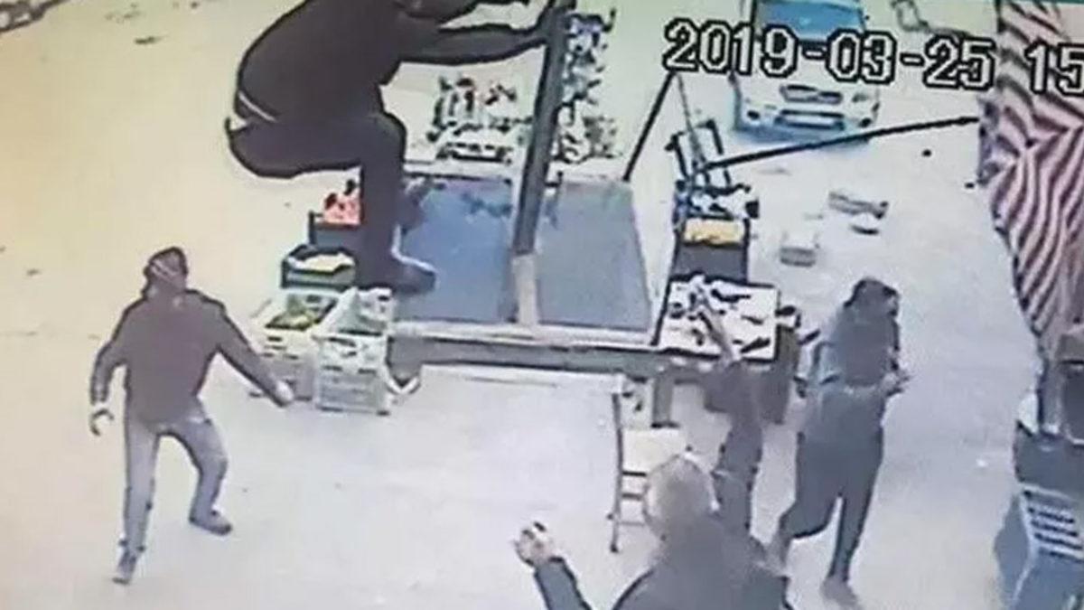 Şemsiye ile Uçtuğu Video Viral Olan Adam, Uzaya Giden İlk Türk Olmak İstediğini Söyledi [Video]