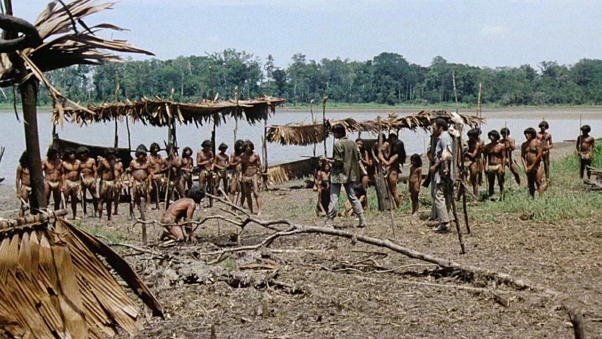 Gerçekçi Olsun Diye Oyuncuları Öldürmekle Suçlanan Yönetmenin Çektiği Yasaklı Korku Filmi ’Cannibal Holocaust’un Hikayesi (18+)