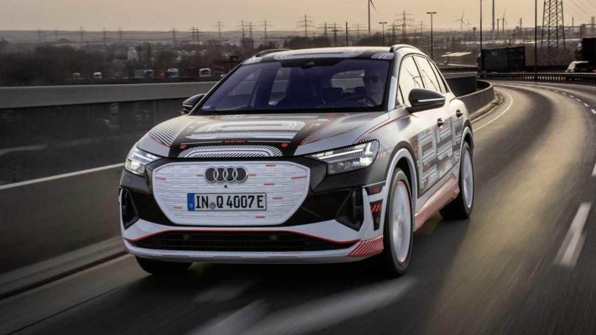 Navigasyon Bilgilerini Direkt Yola Yansıtacak Audi Q4 e-tron’un İç Mekan Fotoğrafları Paylaşıldı