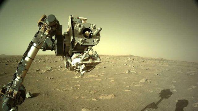 NASA, Perserverance’ın Robotik Kolunu Gösteren Yeni Görüntüler Paylaştı