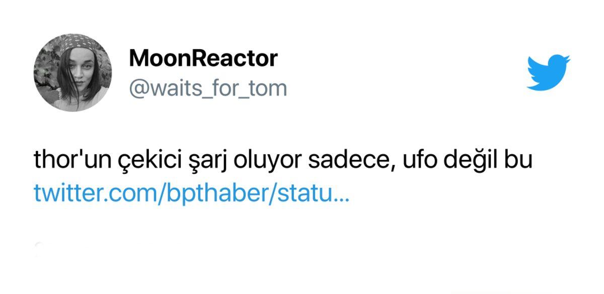 Sokak Lambası Yansıması ’UFO Görüntüsü’ Olarak Paylaşılınca Sosyal Medyada Birbirinden Eğlenceli Tepkiler Geldi