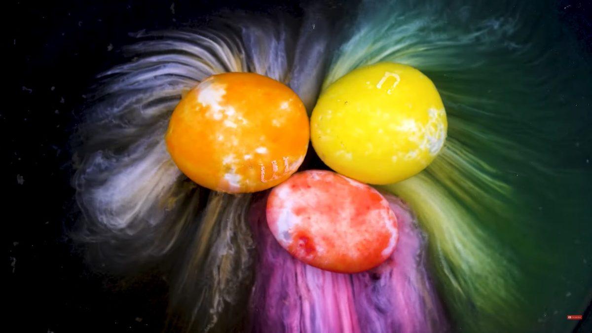 Bir YouTuber’ın M&M’leri Suda Çözündürerek Elde Ettiği Harika Görüntüler [Video]