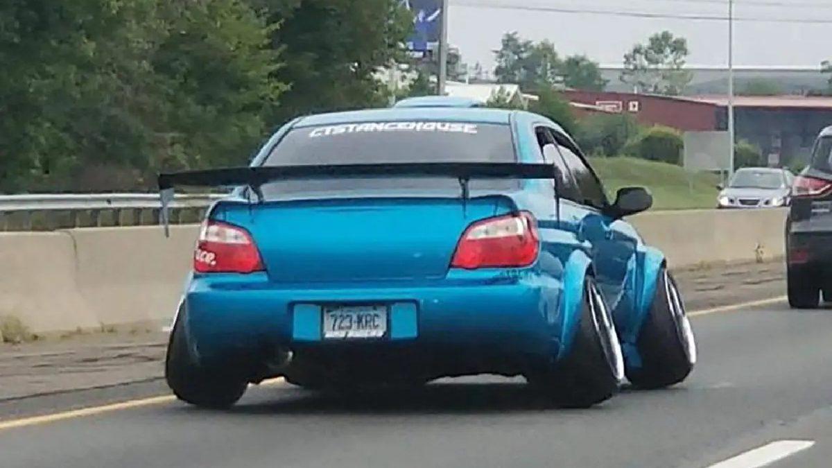 Hangi Kafayla Modifiye Edildiği Belli Olmayan 16 Absürt Araba