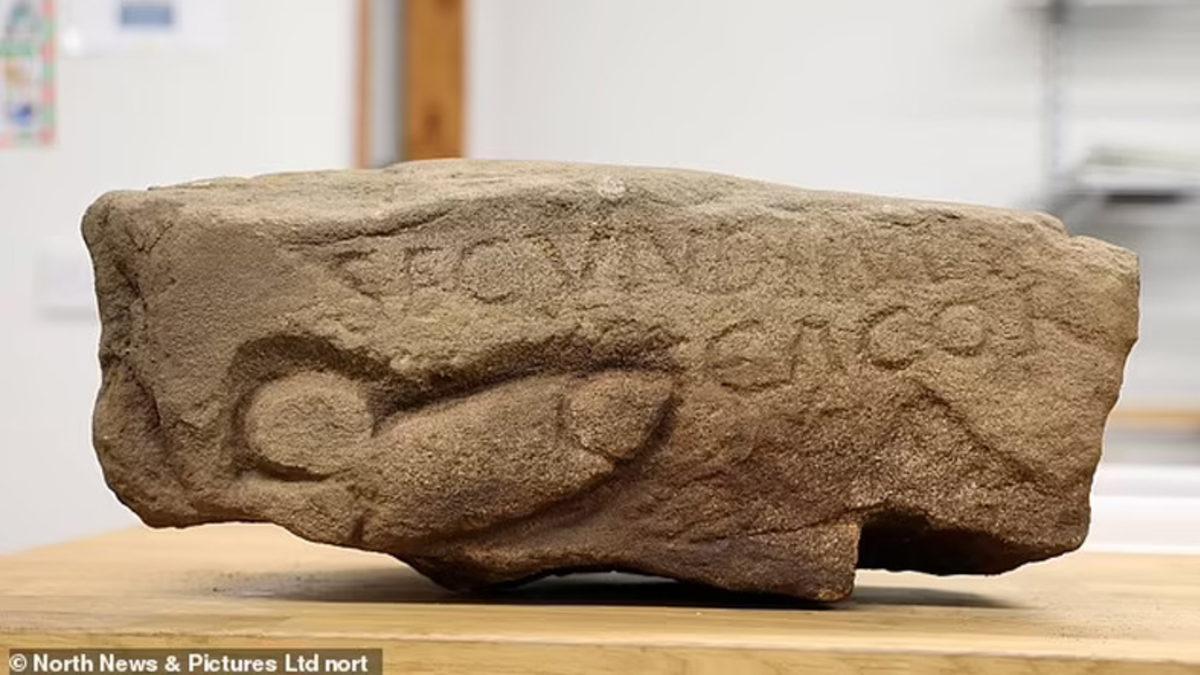 Penis Figürü Bulunan 1.700 Yıllık Oyma Kayada Küfür Yazdığı Ortaya Çıktı