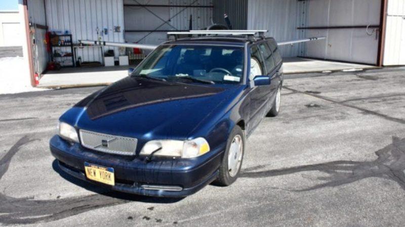 Bu Eski Model Volvo V70’e Sadece Plakası Nedeniyle 20 Milyon Dolar Değer Biçildi