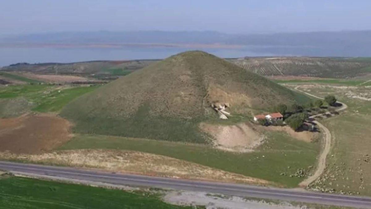 Çoğu Kişinin Sıradan Bir Tepe Sandığı Bu Gizemli Yapıların İçinde Aslında Ne Var? (Türkiye’de Yüzlercesi Var!)