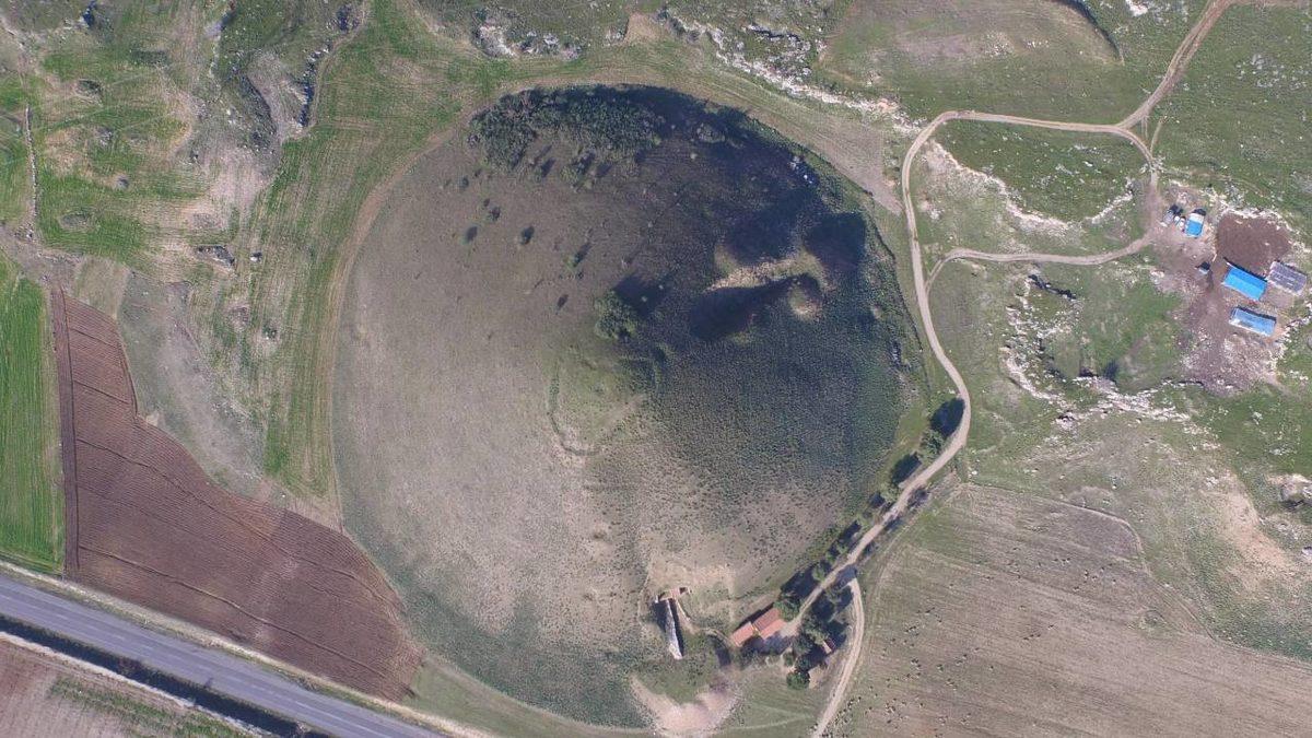 Çoğu Kişinin Sıradan Bir Tepe Sandığı Bu Gizemli Yapıların İçinde Aslında Ne Var? (Türkiye’de Yüzlercesi Var!)