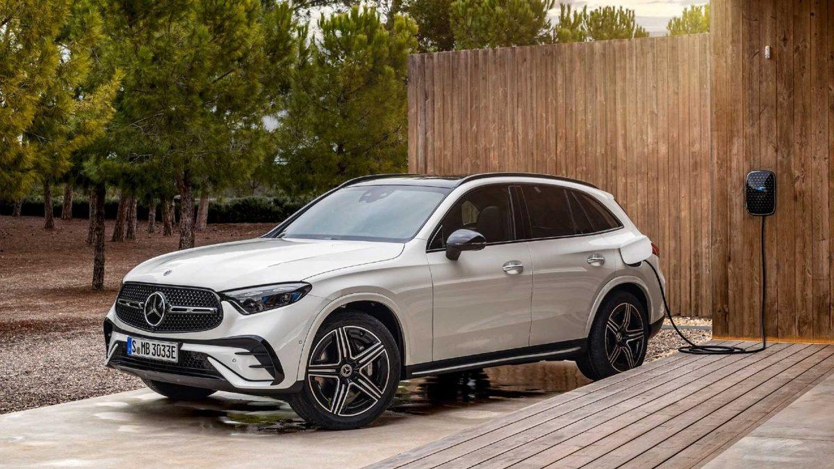 İlk Hibrit Motorlu Mercedes-Benz GLC Tanıtıldı: Lüks ve Konfor Güçle Buluştu!