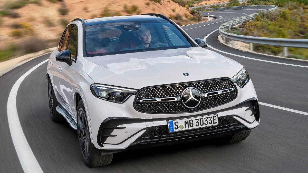 İlk Hibrit Motorlu Mercedes-Benz GLC Tanıtıldı: Lüks ve Konfor Güçle Buluştu!