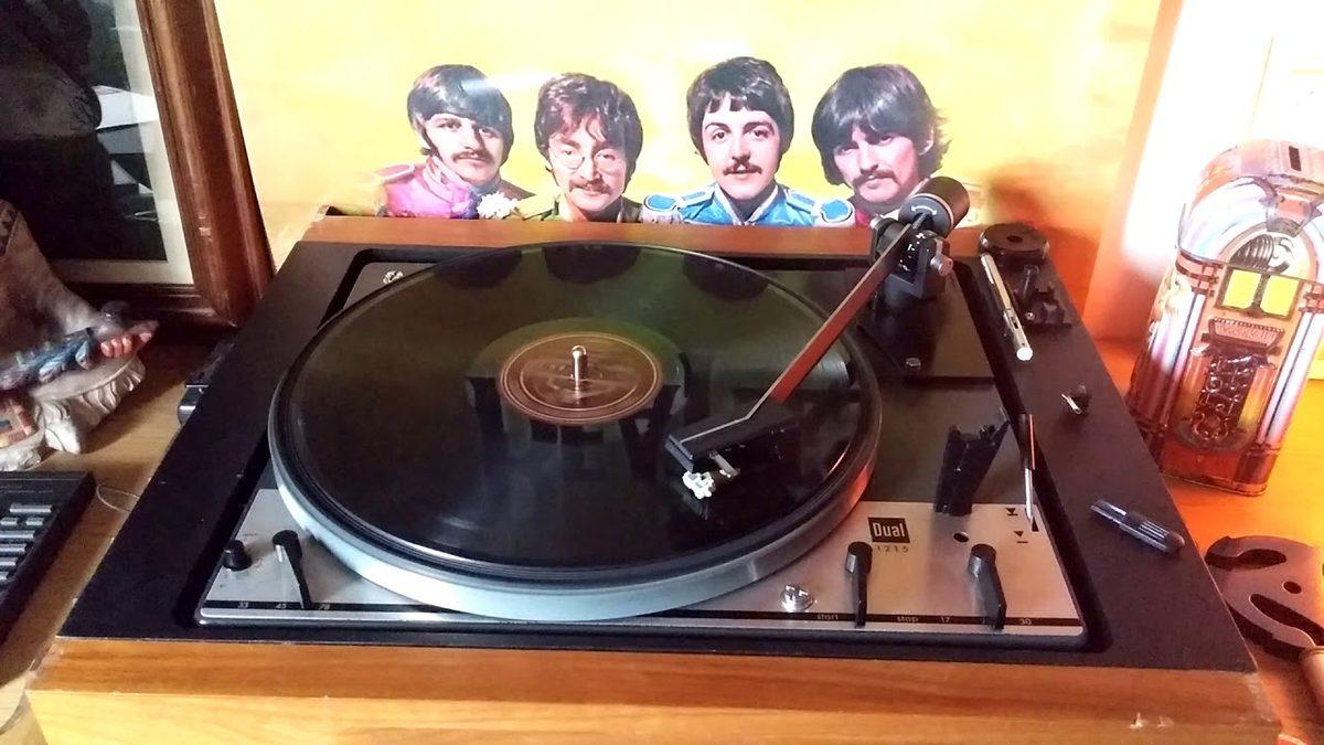 Şimdilerde Çok Kolay Olan Müzik Dinlemenin Yıllar Önceki Hali: Pikap Nedir, Ne zaman İcat Edildi?