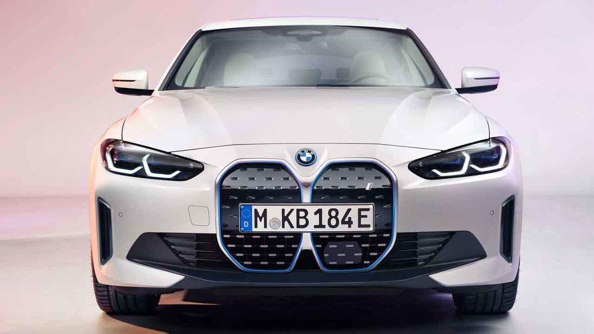 BMW, 2022 Model i4’ün Nihai Tasarımını Gösterdi: Adeta Ateş Ediyor