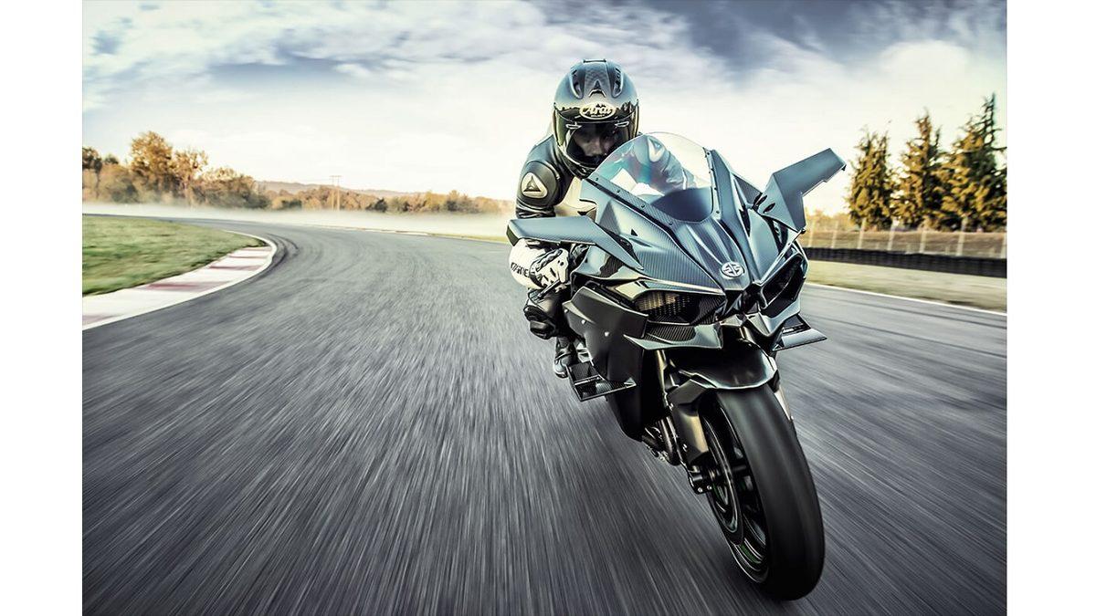 Pistten Kaçıp Yola Girmiş Gibi Çek: İşte 2021 Model Kawasaki Ninja H2R’ın Özellikleri ve Fiyatı(!)