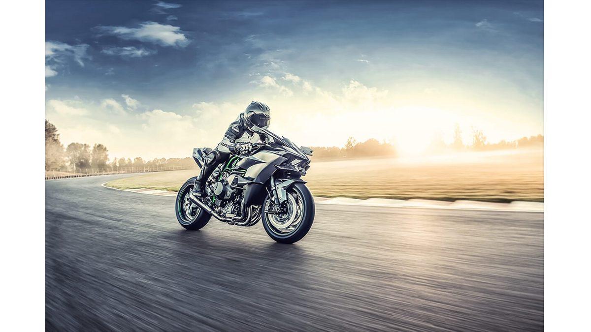 Pistten Kaçıp Yola Girmiş Gibi Çek: İşte 2021 Model Kawasaki Ninja H2R’ın Özellikleri ve Fiyatı(!)