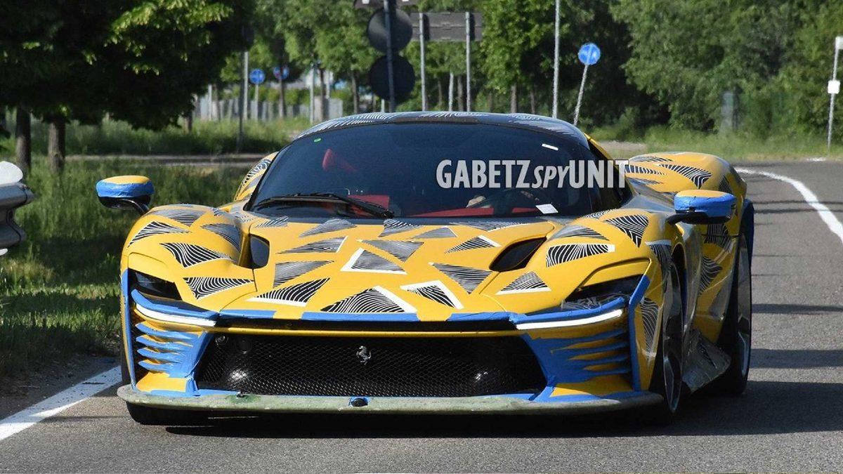 Ferrari’nin ’Hız Canavarı’ Daytona SP3, Tanıtımından Aylar Sonra Kamuflaj ile Test Edilirken Görüntülendi