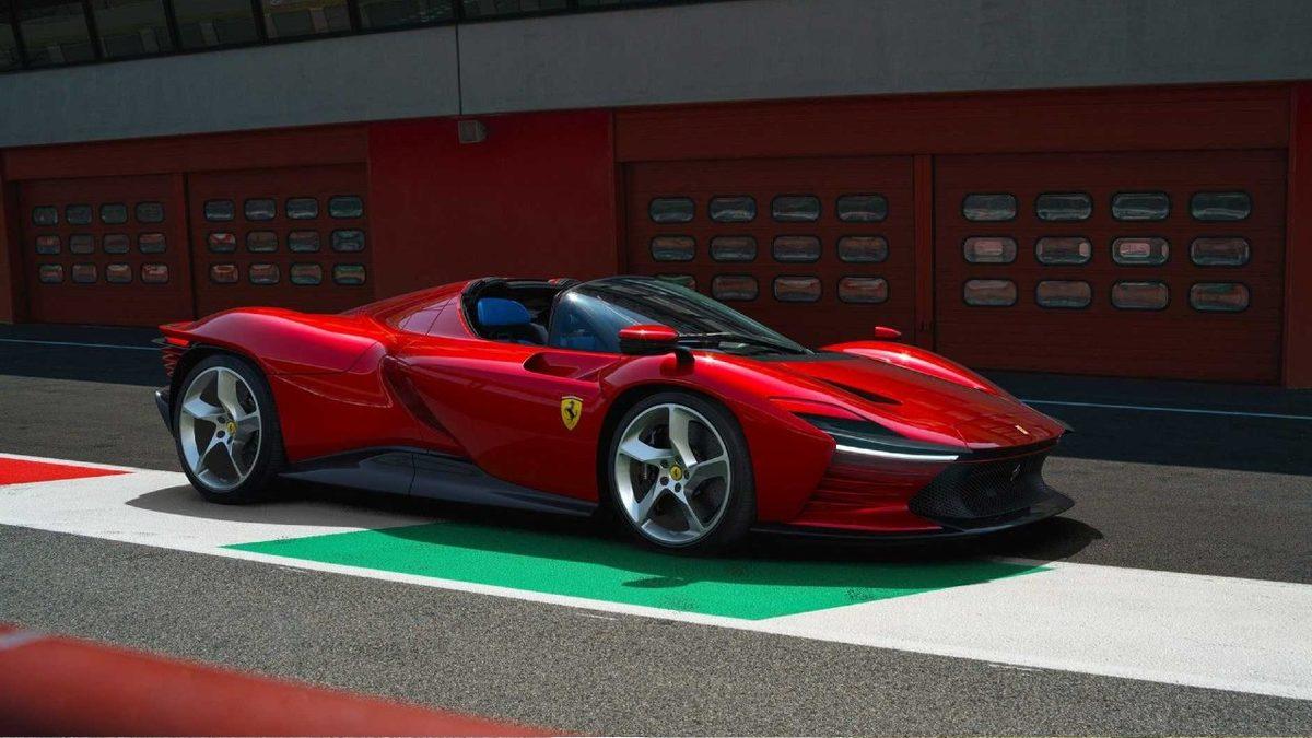 Ferrari’nin ’Hız Canavarı’ Daytona SP3, Tanıtımından Aylar Sonra Kamuflaj ile Test Edilirken Görüntülendi