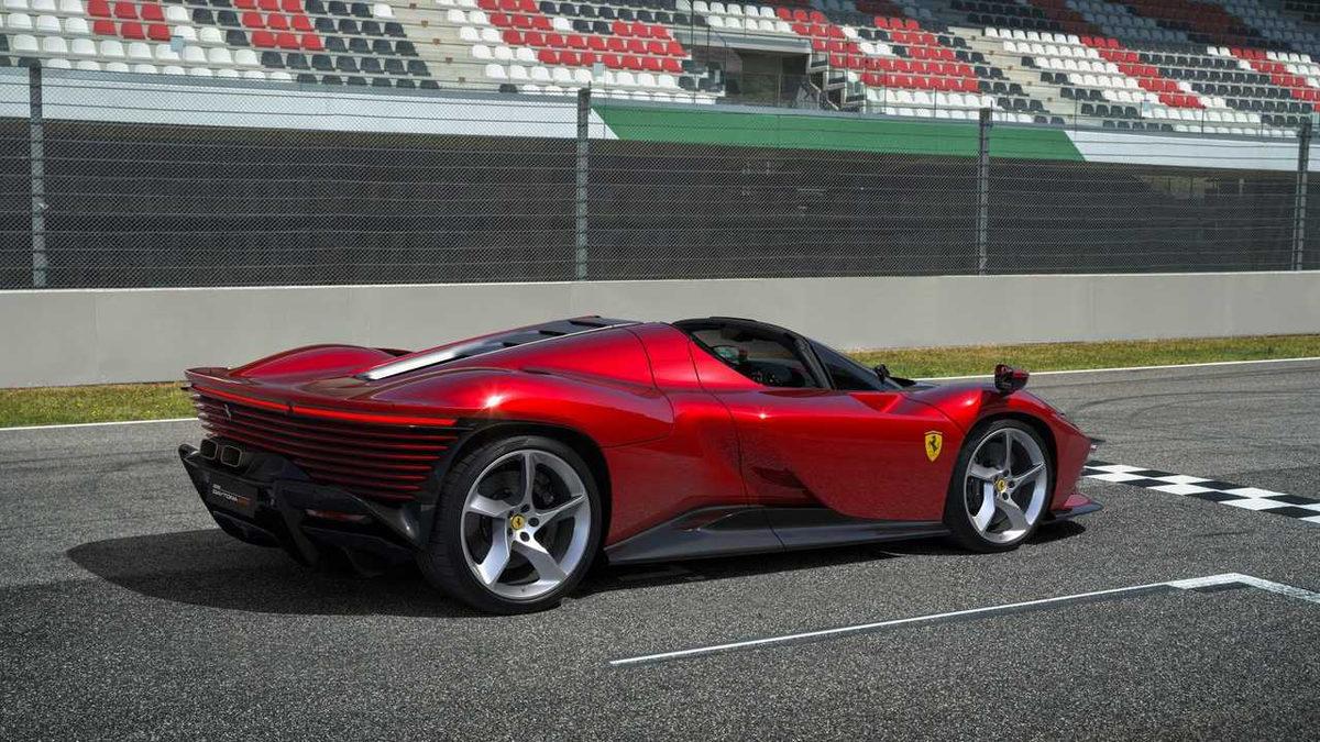 Ferrari’nin ’Hız Canavarı’ Daytona SP3, Tanıtımından Aylar Sonra Kamuflaj ile Test Edilirken Görüntülendi