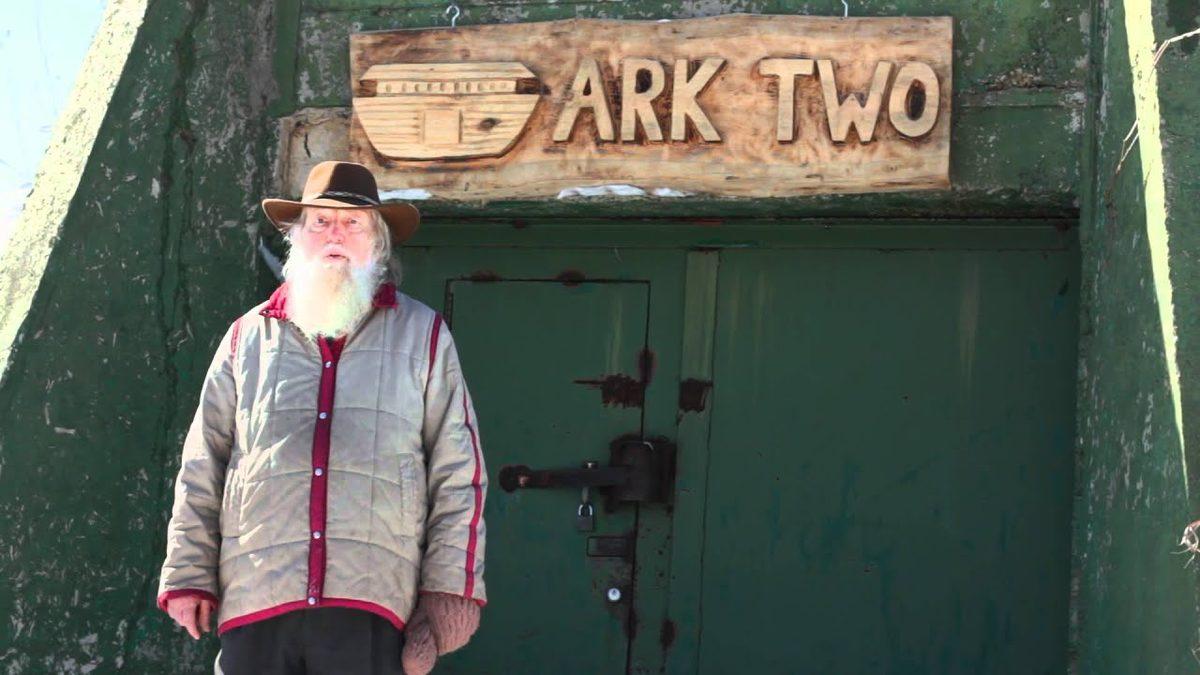 Çılgın Bir Adam 42 Yıl Önce 42 Tane Okul Otobüsü Alıp Toprağa Gömdü: Peki Bunu Yapma Sebebi Neydi?