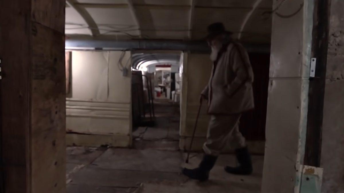 Çılgın Bir Adam 42 Yıl Önce 42 Tane Okul Otobüsü Alıp Toprağa Gömdü: Peki Bunu Yapma Sebebi Neydi?