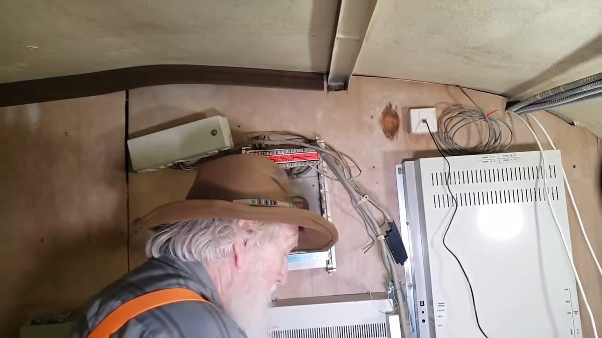 Çılgın Bir Adam 42 Yıl Önce 42 Tane Okul Otobüsü Alıp Toprağa Gömdü: Peki Bunu Yapma Sebebi Neydi?