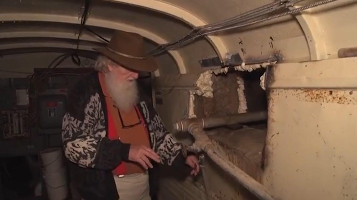 Çılgın Bir Adam 42 Yıl Önce 42 Tane Okul Otobüsü Alıp Toprağa Gömdü: Peki Bunu Yapma Sebebi Neydi?