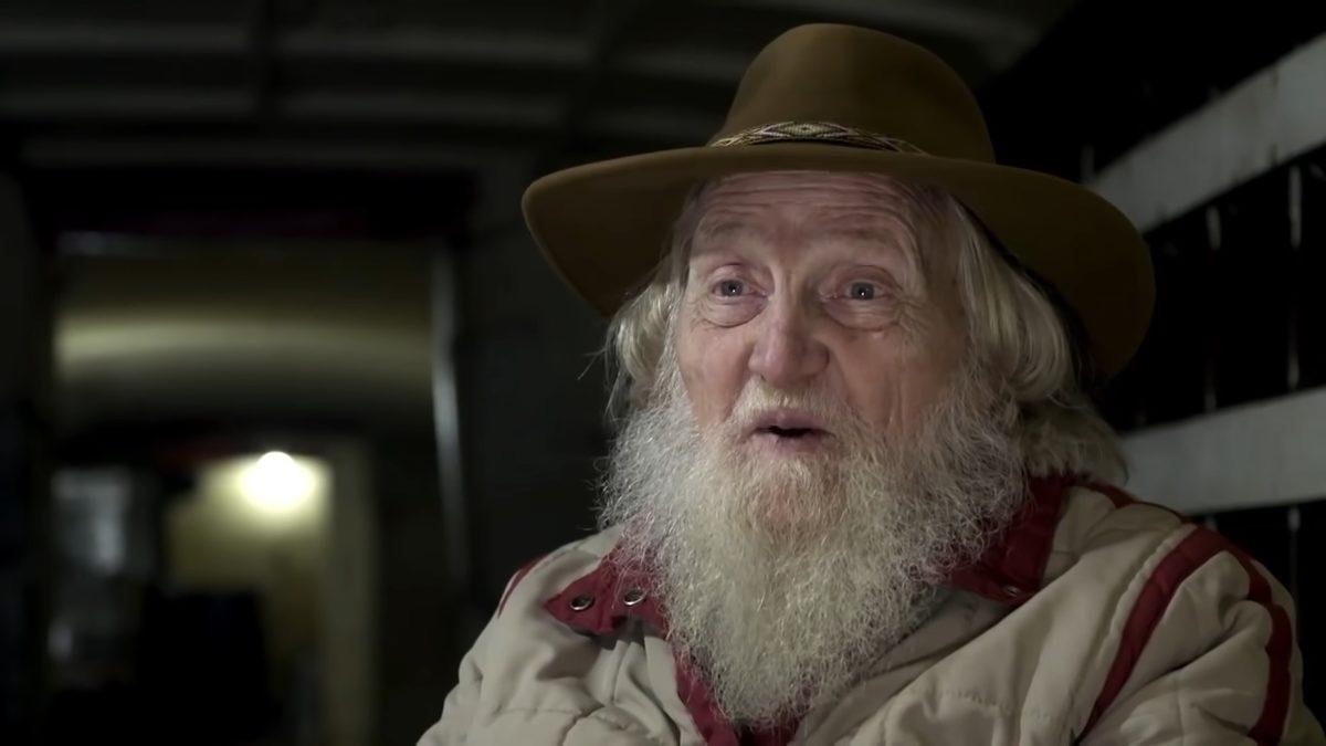 Çılgın Bir Adam 42 Yıl Önce 42 Tane Okul Otobüsü Alıp Toprağa Gömdü: Peki Bunu Yapma Sebebi Neydi?