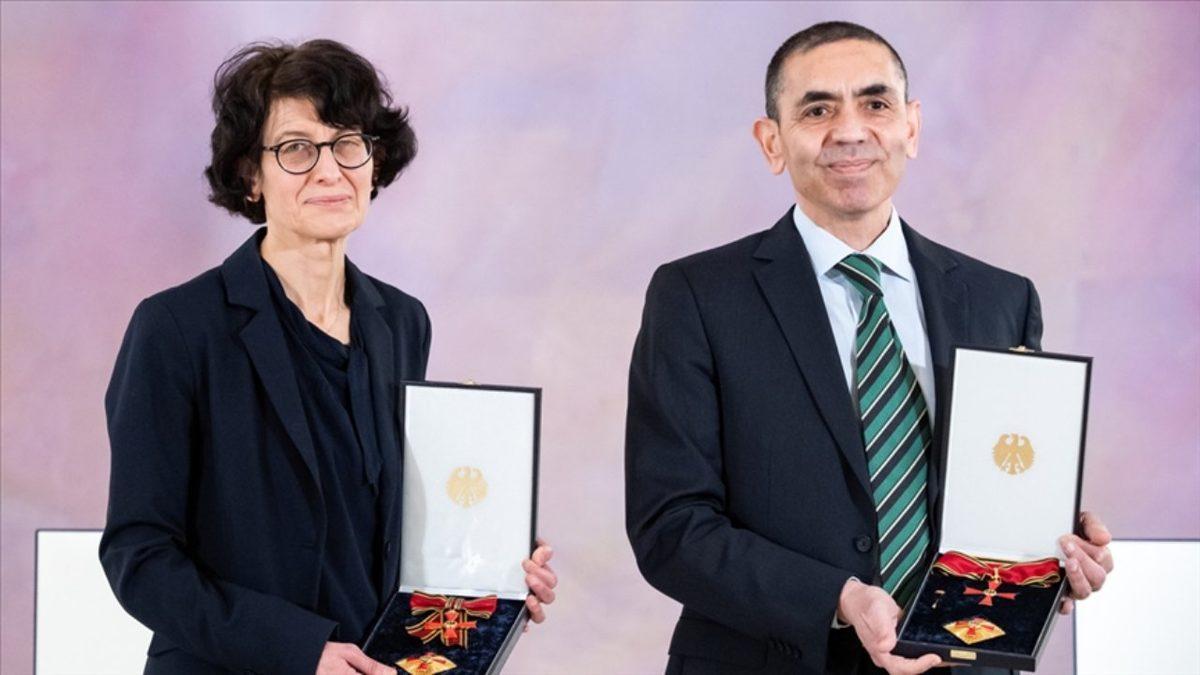 Almanya’dan Türk Bilim İnsanları Prof. Dr. Uğur Şahin ve Dr. Özlem Türeci’ye Liyakat Nişanı