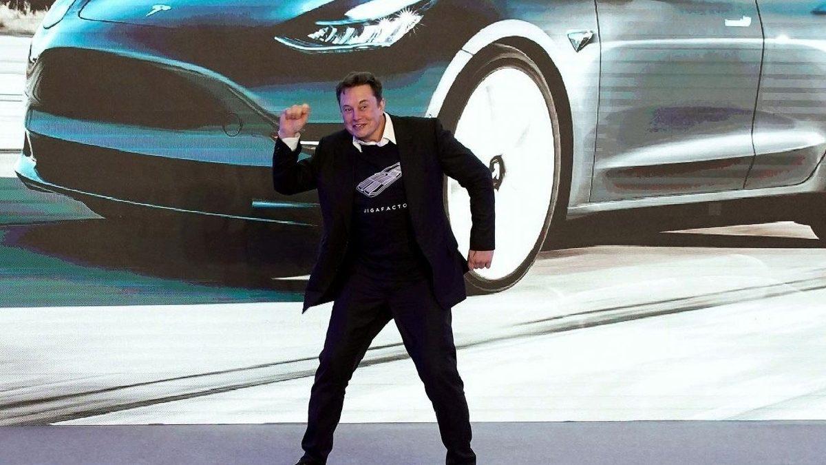 Yılın En Çok Satan Elektrikli Otomobilleri Açıklandı: Tesla Nisan Ayında Zirveyi Kaptırdı!