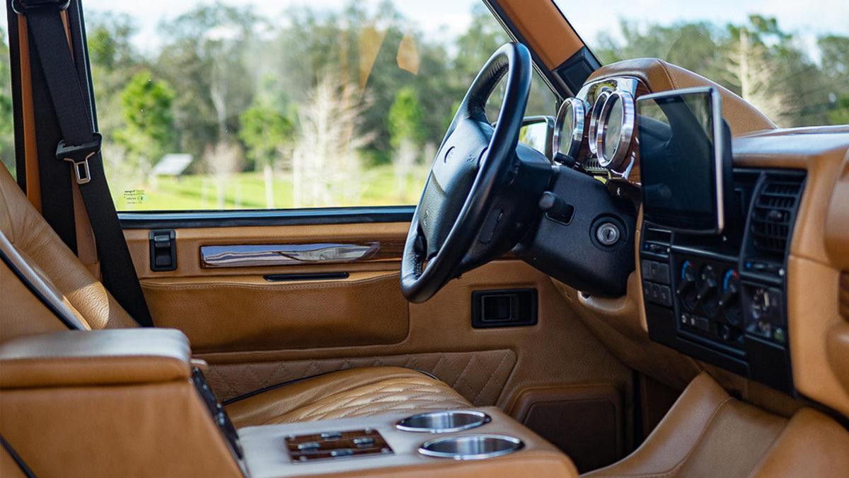 ECD, Dünyanın İlk Tesla Motorlu Elektrikli Range Rover Classic’ini Tanıttı