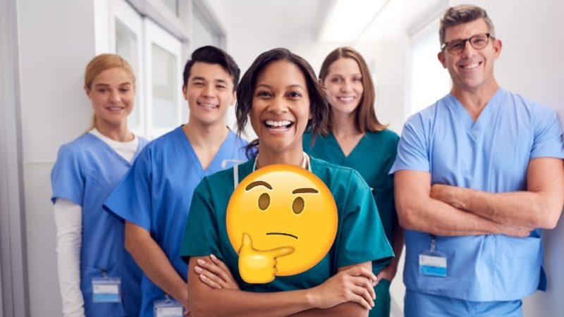 Doktorlar Neden Ameliyat Sırasında Beyaz Değil de Yeşil veya Mavi Önlük Giyerler?