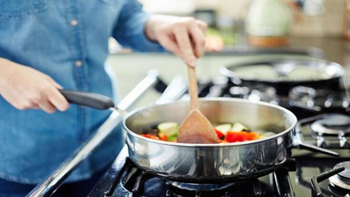 Dr. Murat Doğan, Tekrar Isıtılan Yemekte Oluşan Bakterilerin Tifoya Kadar Götürebileceğini Söyledi