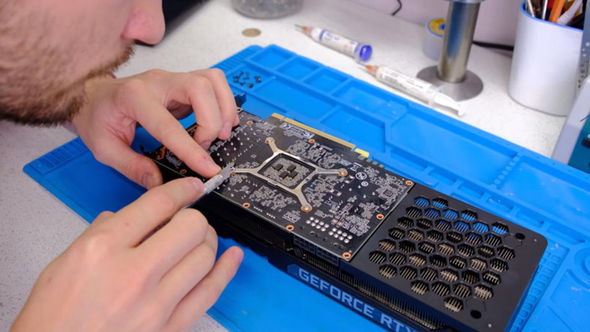 Bu Sefer Başardı: YouTuber, RTX 3070 Ekran Kartının Hafızasını Başarıyla 2 Katına Çıkardı