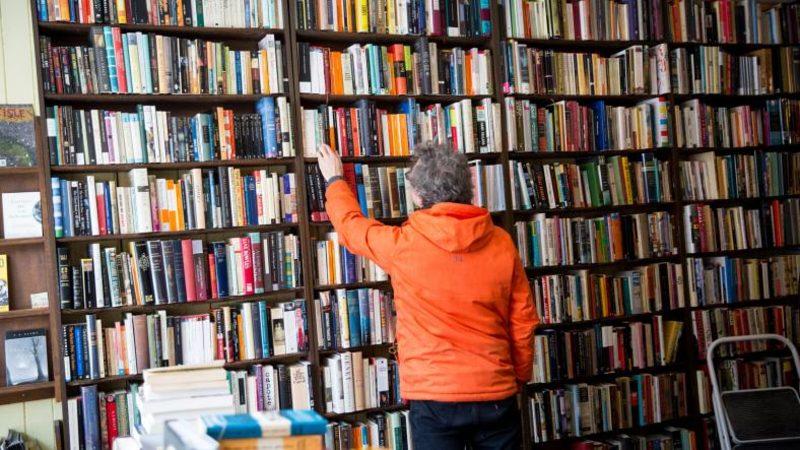 Kitapçıya Gittiğinizde Tuvaletinizin Gelmesine Neden Olan Esrarengiz Fenomen İçin İki Yeni Teori