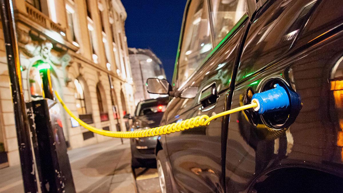 Madalyonun Diğer Yüzü: Elektrikli Arabalar Gerçekten de Söylendiği Kadar Çevreci mi?