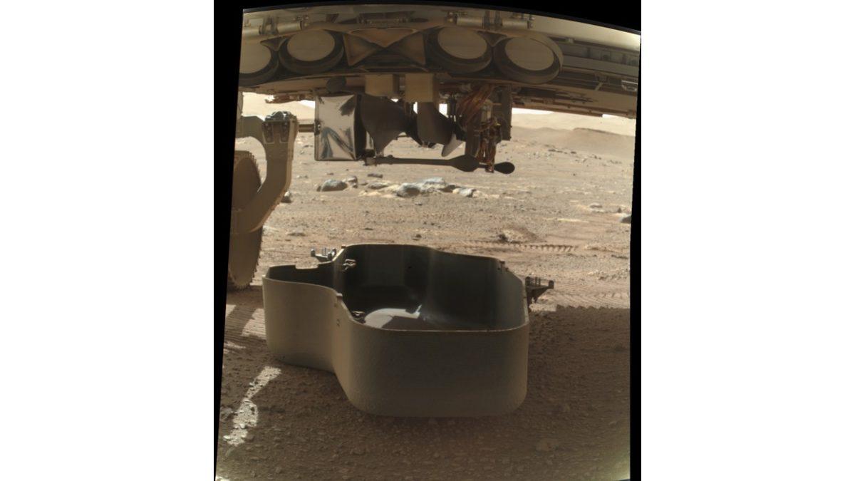 NASA, Mars Helikopteri Ingenuity’nin İlk Fotoğrafını Paylaştı