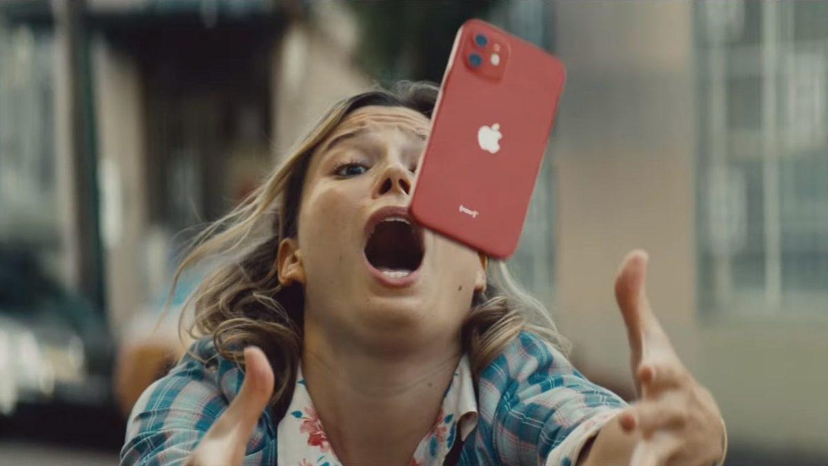 Apple, iPhone 12 İçin Tuhaf Ama Eğlenceli Bir Reklam Filmi Yayınladı [Video]