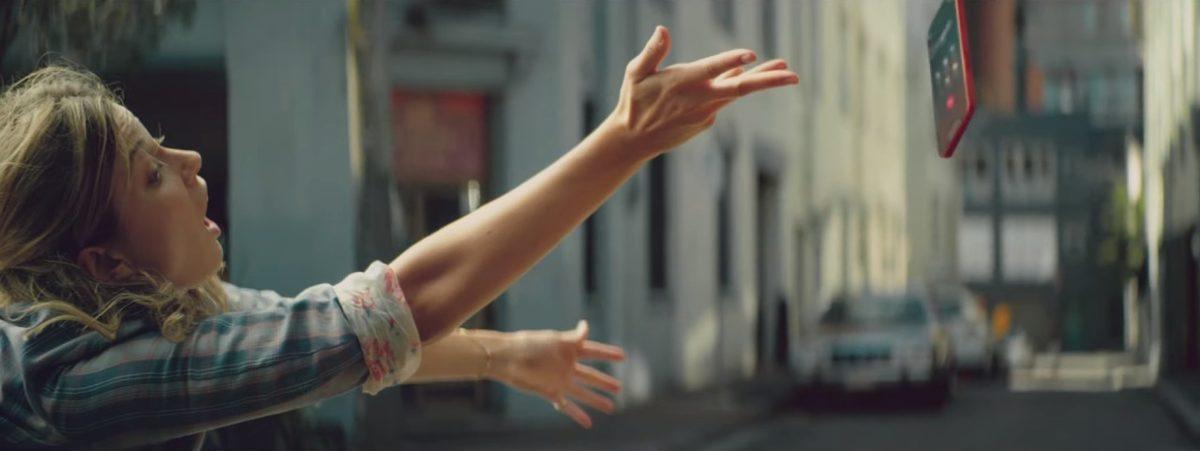 Apple, iPhone 12 İçin Tuhaf Ama Eğlenceli Bir Reklam Filmi Yayınladı [Video]