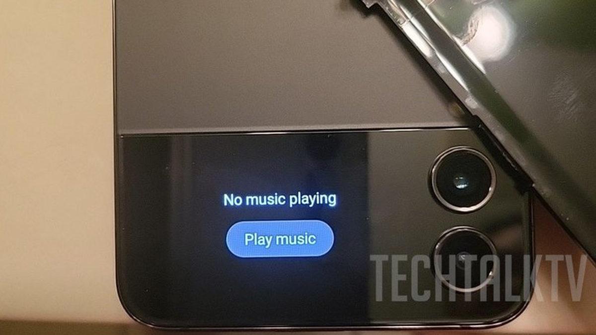 Samsung Galaxy Z Flip 4’ün Fotoğrafları Sızdırıldı (Bu Bildiğin Z Flip 3,5)