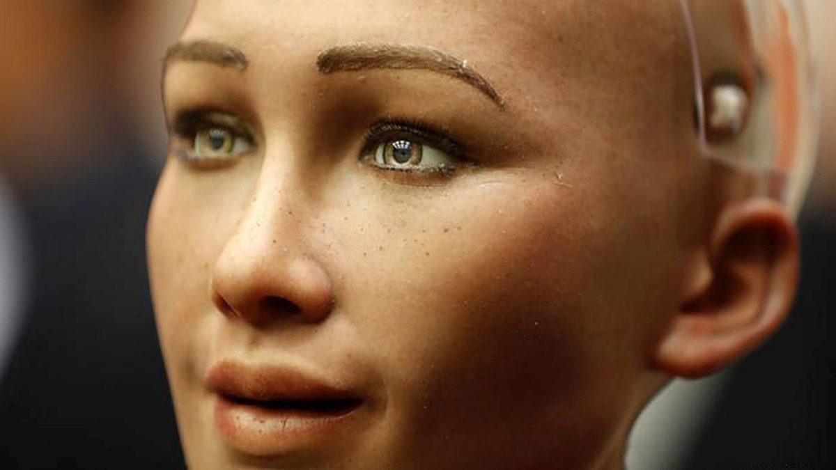 Tarihin Vatandaşlık Verilen İlk Robotu Sophia, Çizdiği Tabloyu NFT ile 5,5 Milyon TL’ye Sattı