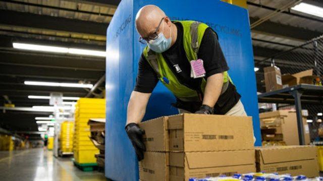 Eski Amazon Çalışanından İtiraf: Çalışanlar, Mesai Sırasında İdrarını Pet Şişeye Yapmak Zorunda Kaldı