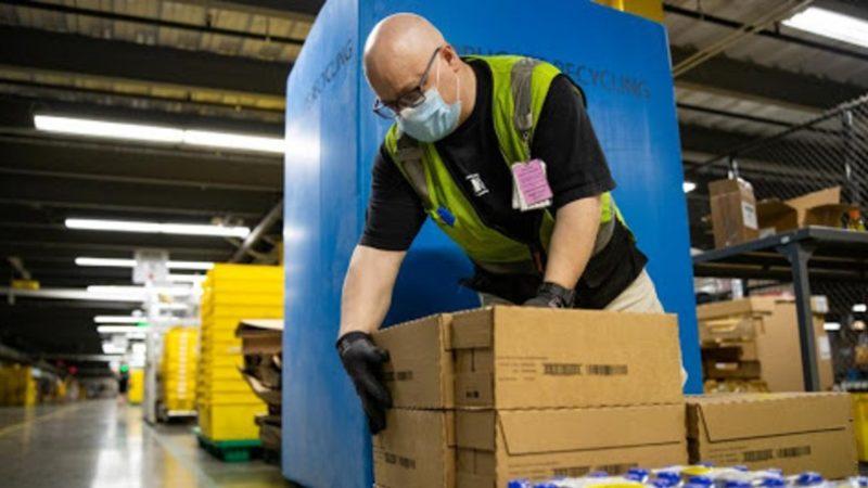 Eski Amazon Çalışanından İtiraf: Çalışanlar, Mesai Sırasında İdrarını Pet Şişeye Yapmak Zorunda Kaldı