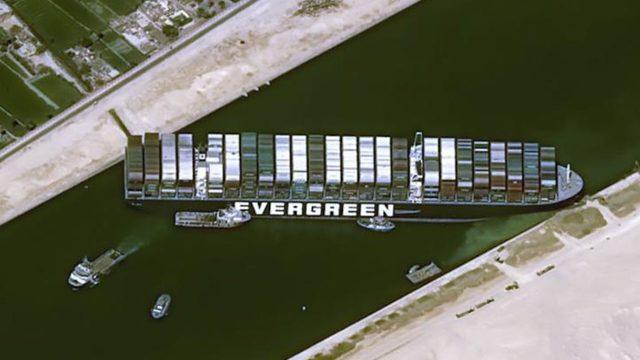 Türkiye’den Süveyş Kanalı’nı Kapatan Gemi Hakkında Açıklama: İsterlerse Kurtarabiliriz